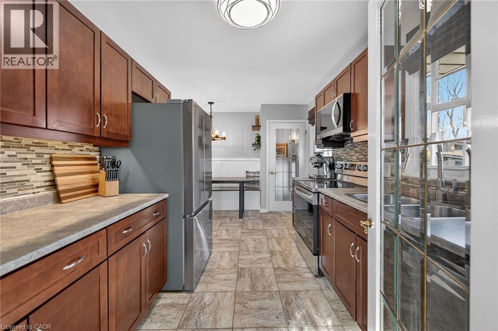 124 West 24Th Street, Hamilton, ON - Indoor Photo Showing Kitchen