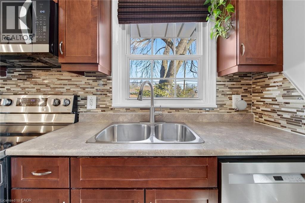 124 West 24Th Street, Hamilton, ON - Indoor Photo Showing Kitchen With Double Sink