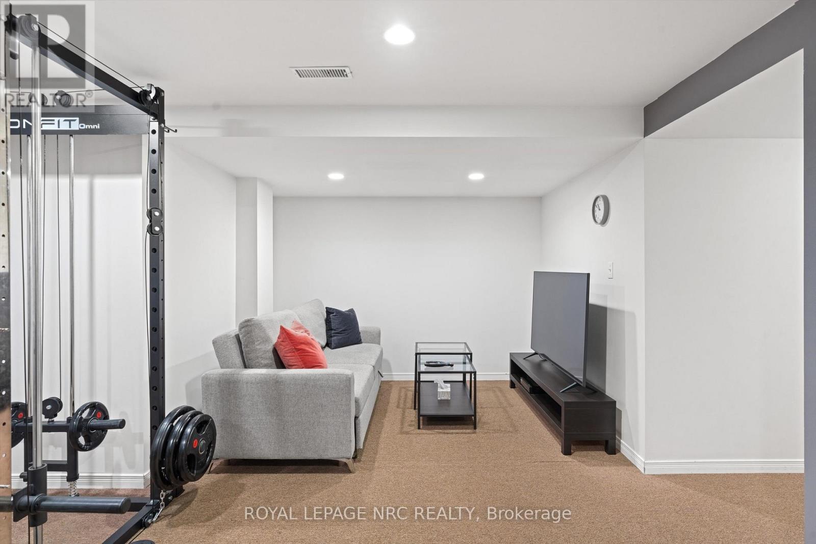 18 - 242 Lakeport Road, St. Catharines (Lakeport), ON - Indoor