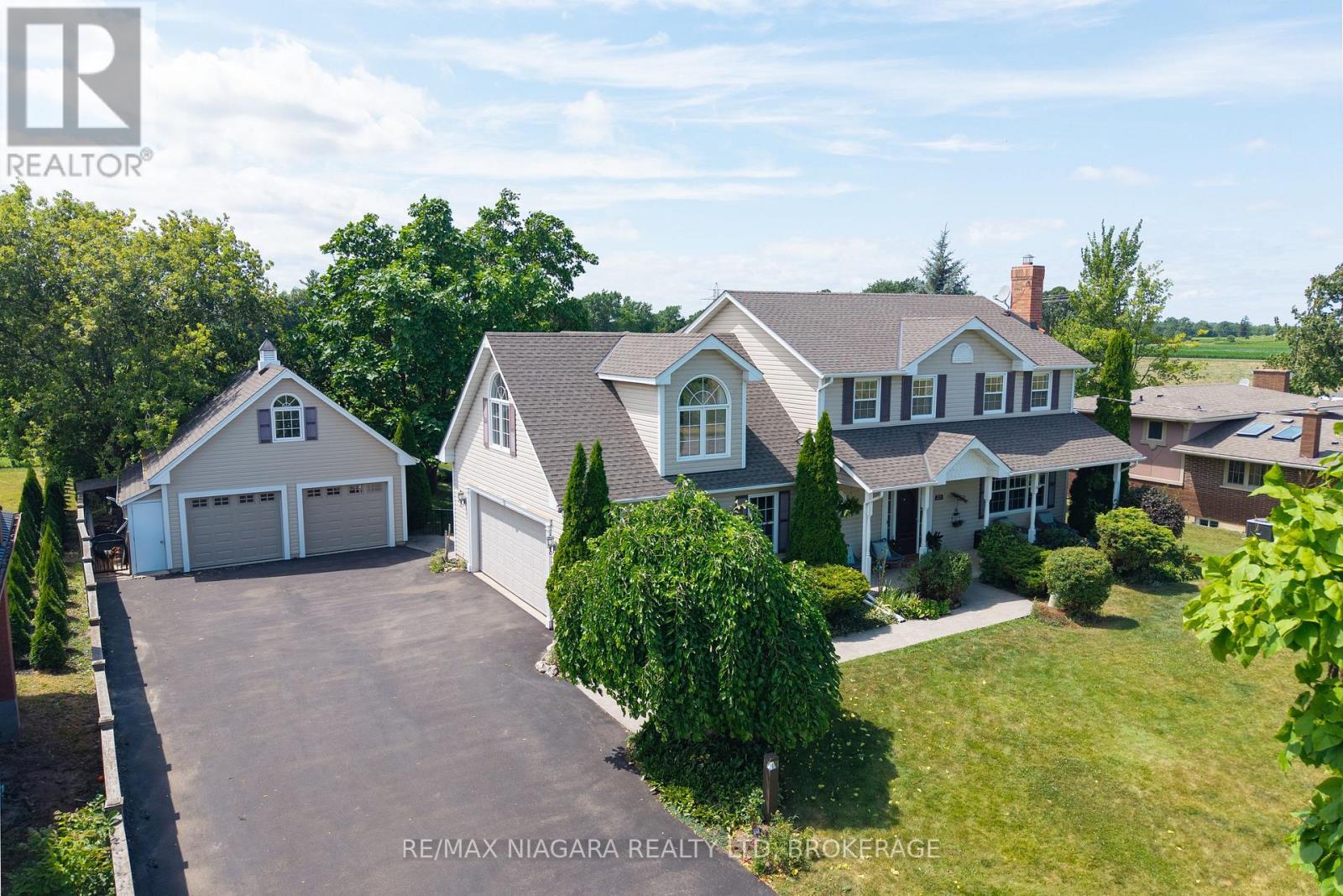 Custom built in 2003, w/two double car garages - 2231 Seventh Street, St. Catharines (Rural Fourth), ON - Outdoor With Deck Patio Veranda With Facade
