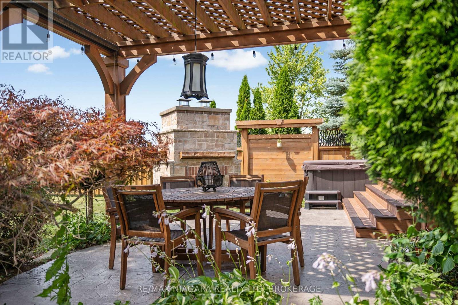 2231 Seventh Street, St. Catharines (Rural Fourth), ON - Outdoor With Deck Patio Veranda