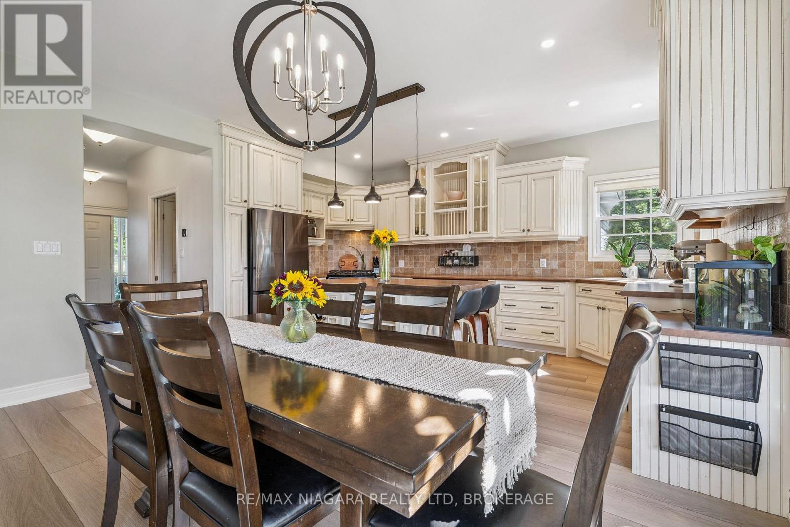 2231 Seventh Street, St. Catharines (Rural Fourth), ON - Indoor Photo Showing Dining Room