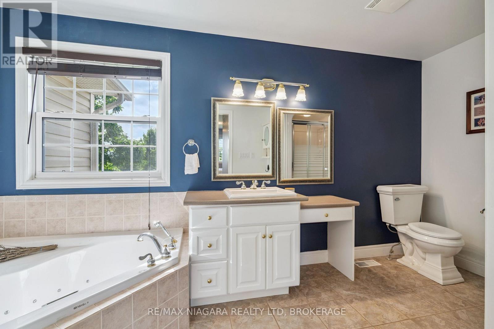 2231 Seventh Street, St. Catharines (Rural Fourth), ON - Indoor Photo Showing Bathroom