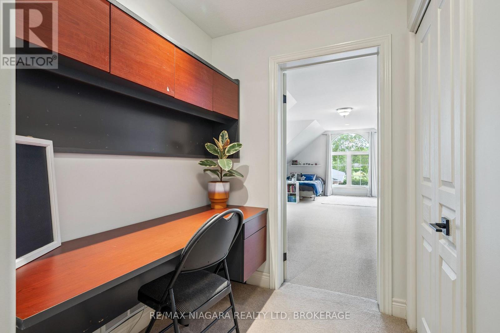 Extra desk/work area in hallway upstairs - 2231 Seventh Street, St. Catharines (Rural Fourth), ON - Indoor Photo Showing Office