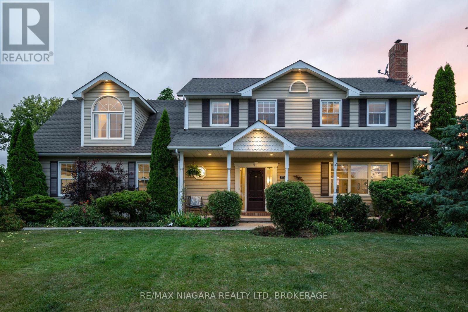 2231 Seventh Street, St. Catharines (Rural Fourth), ON - Outdoor With Deck Patio Veranda With Facade