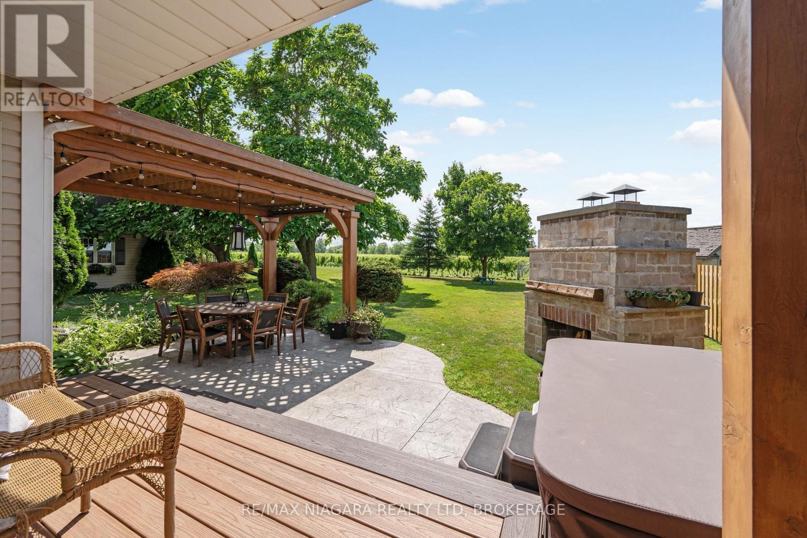 2231 Seventh Street, St. Catharines (Rural Fourth), ON - Outdoor With Deck Patio Veranda With Exterior