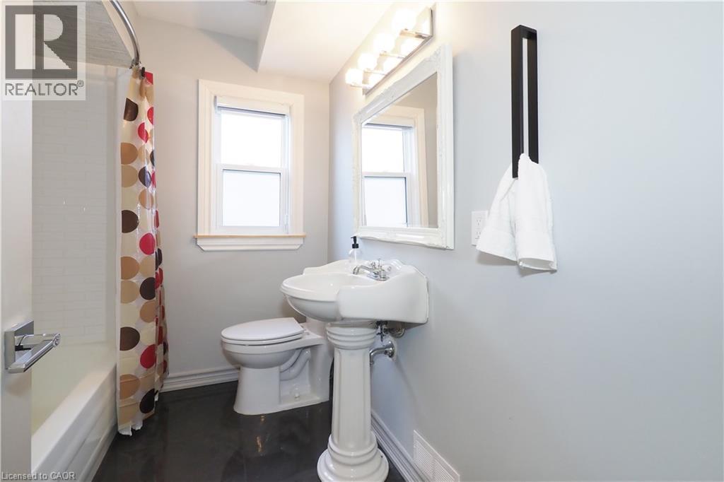 354 Blucher Boulevard, Kitchener, ON - Indoor Photo Showing Bathroom