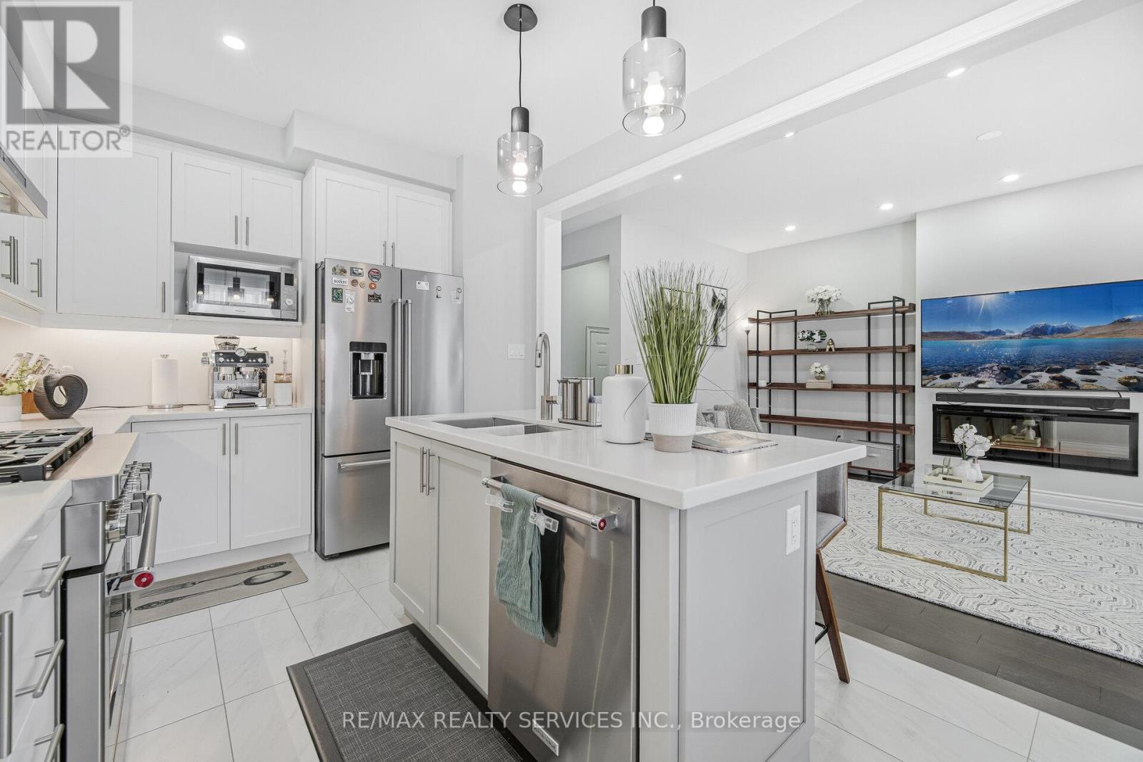 356 Clockwork Drive, Brampton, ON - Indoor Photo Showing Kitchen With Stainless Steel Kitchen With Upgraded Kitchen