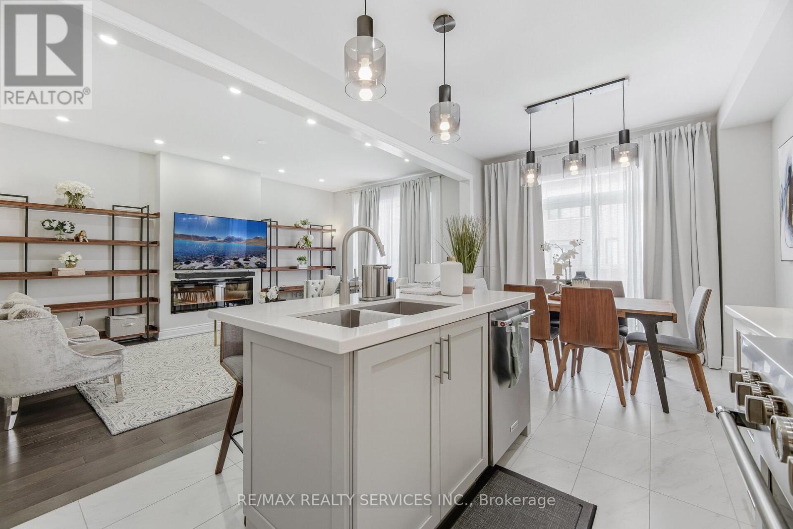 356 Clockwork Drive, Brampton, ON - Indoor Photo Showing Kitchen With Double Sink With Upgraded Kitchen