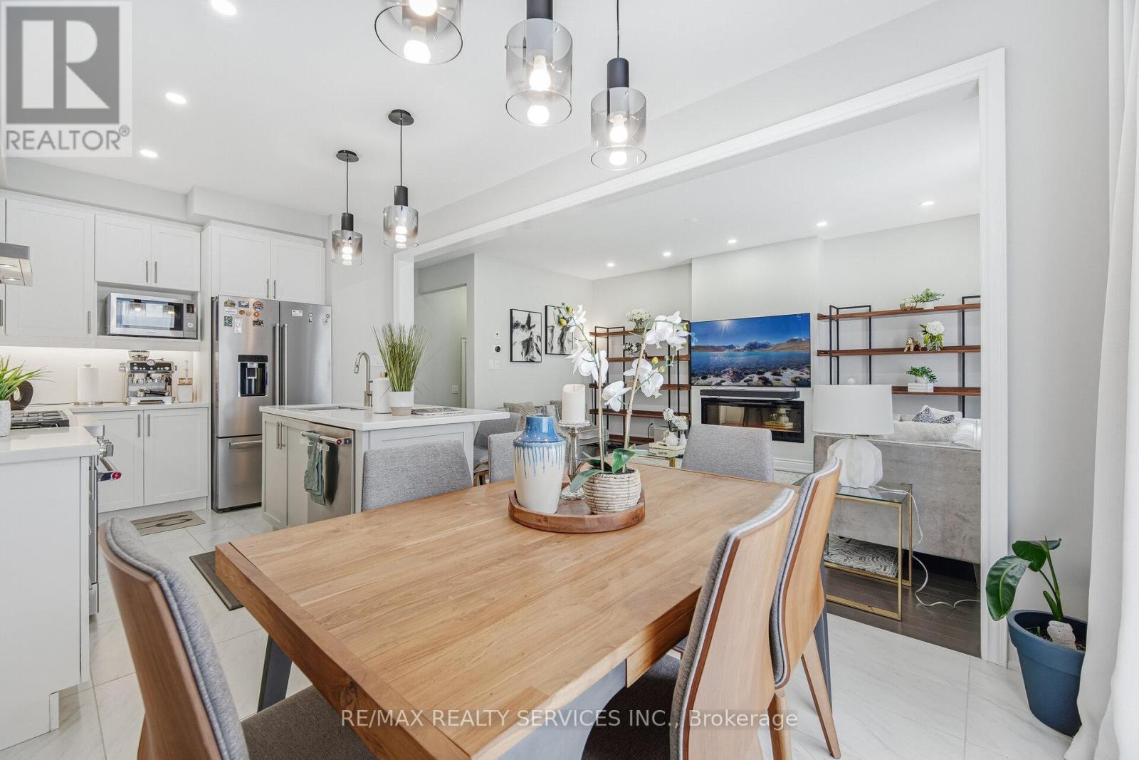 356 Clockwork Drive, Brampton, ON - Indoor Photo Showing Other Room