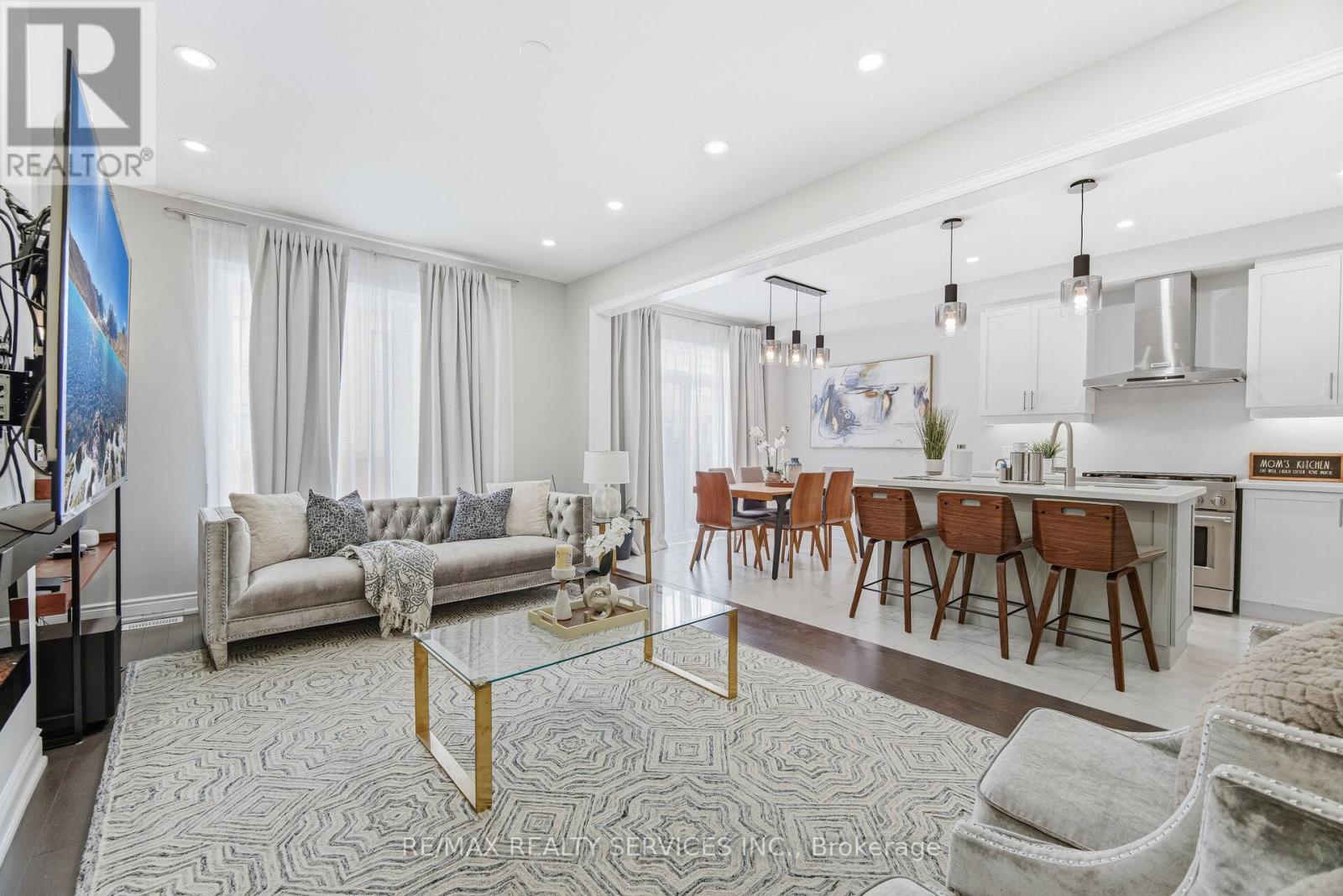356 Clockwork Drive, Brampton, ON - Indoor Photo Showing Living Room