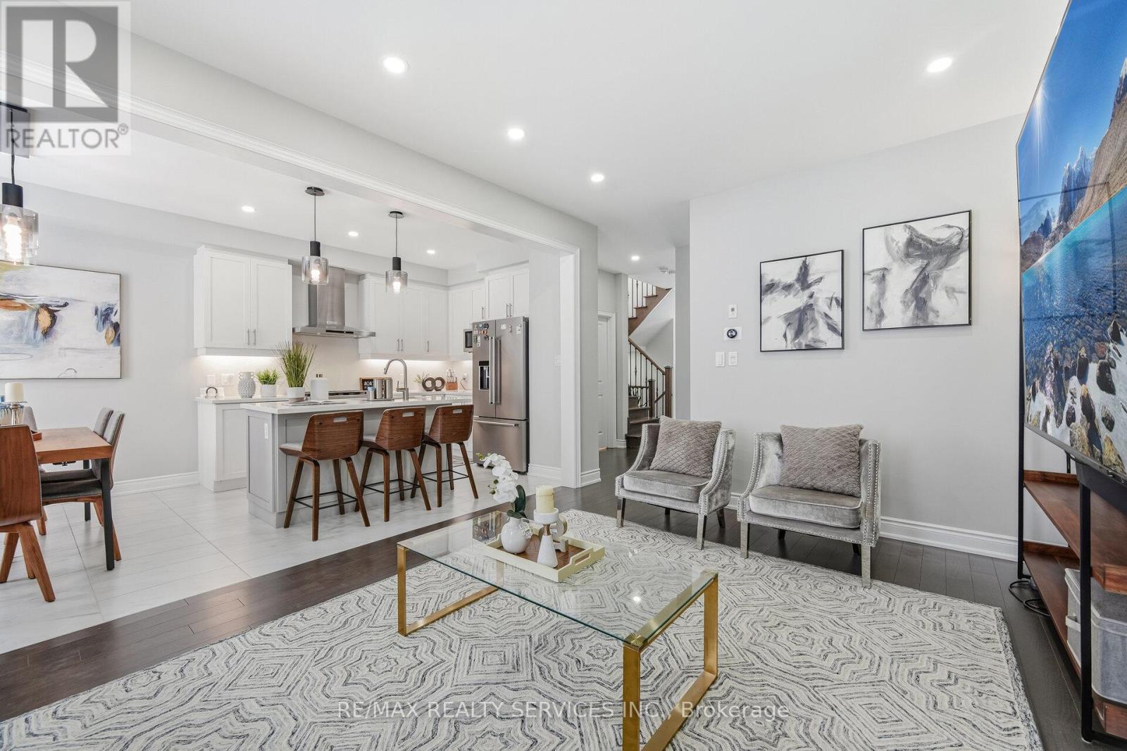356 Clockwork Drive, Brampton, ON - Indoor Photo Showing Living Room