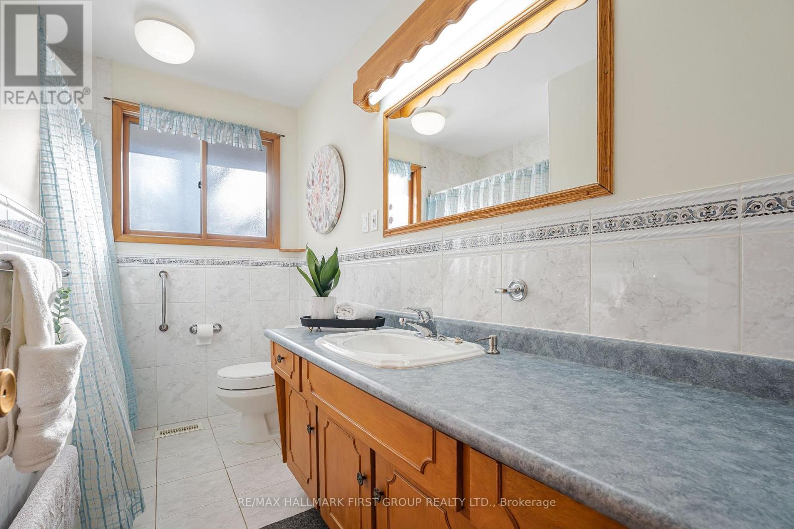 2354 Cliff Road, Mississauga, ON - Indoor Photo Showing Bathroom