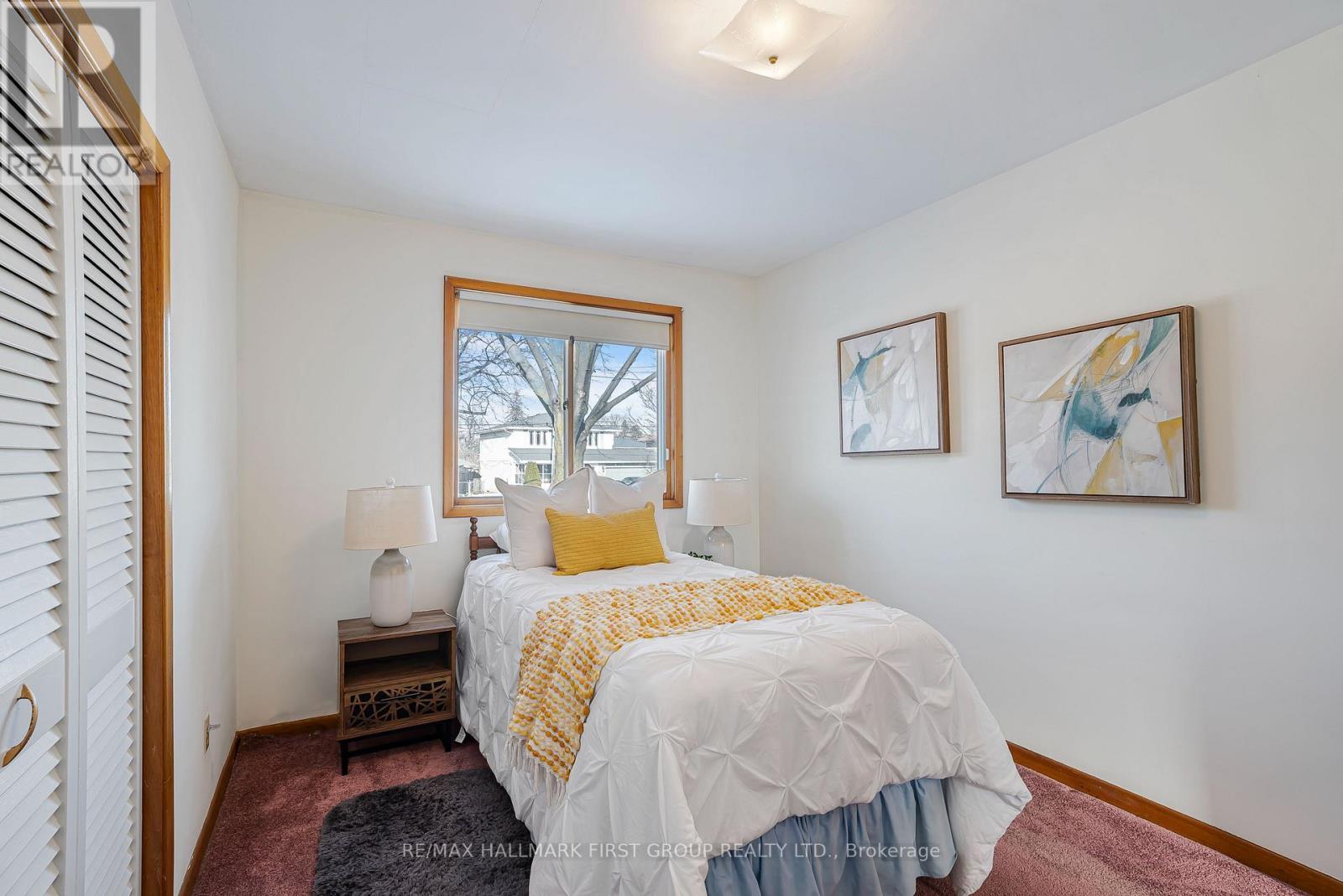 2354 Cliff Road, Mississauga, ON - Indoor Photo Showing Bedroom