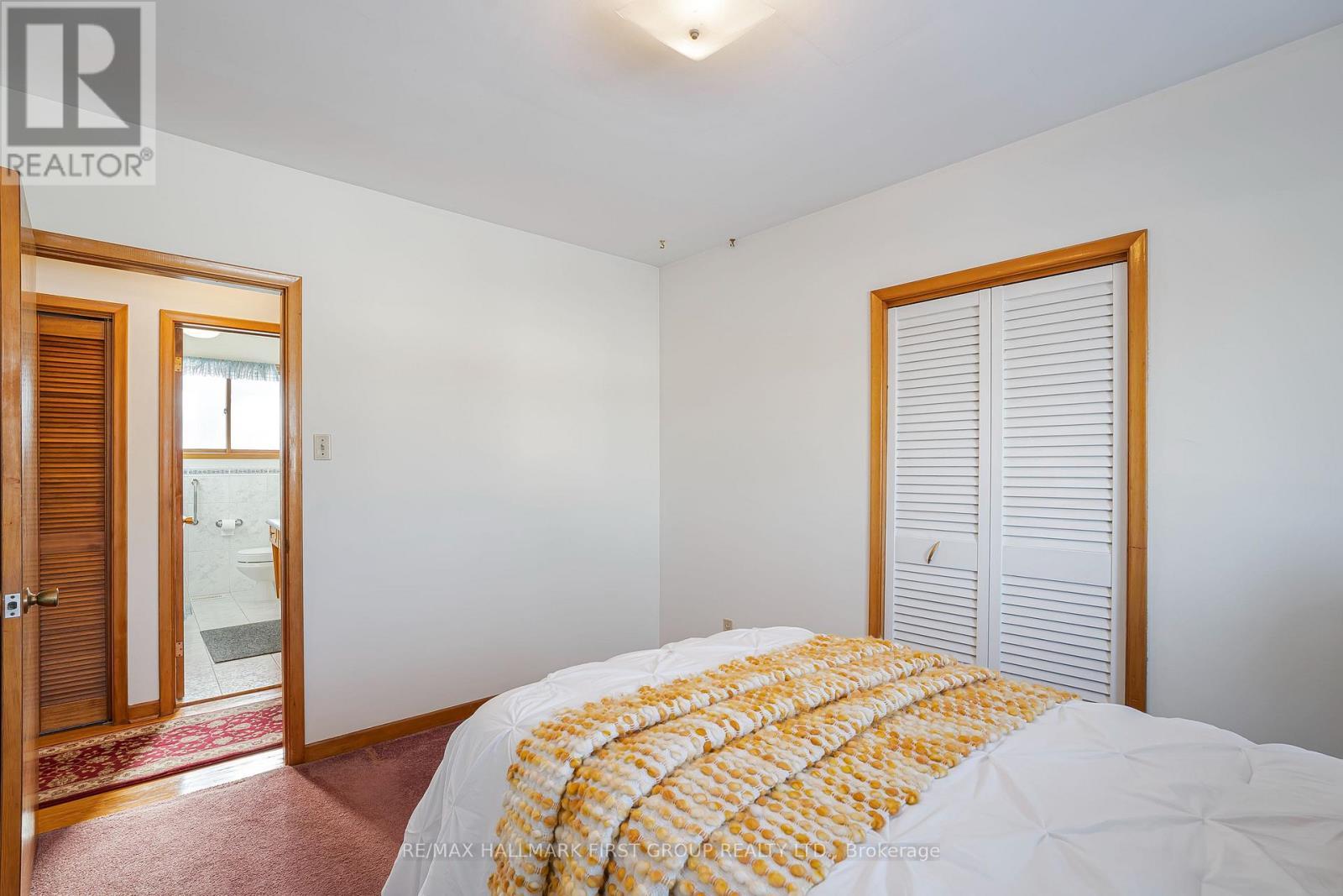 2354 Cliff Road, Mississauga, ON - Indoor Photo Showing Bedroom