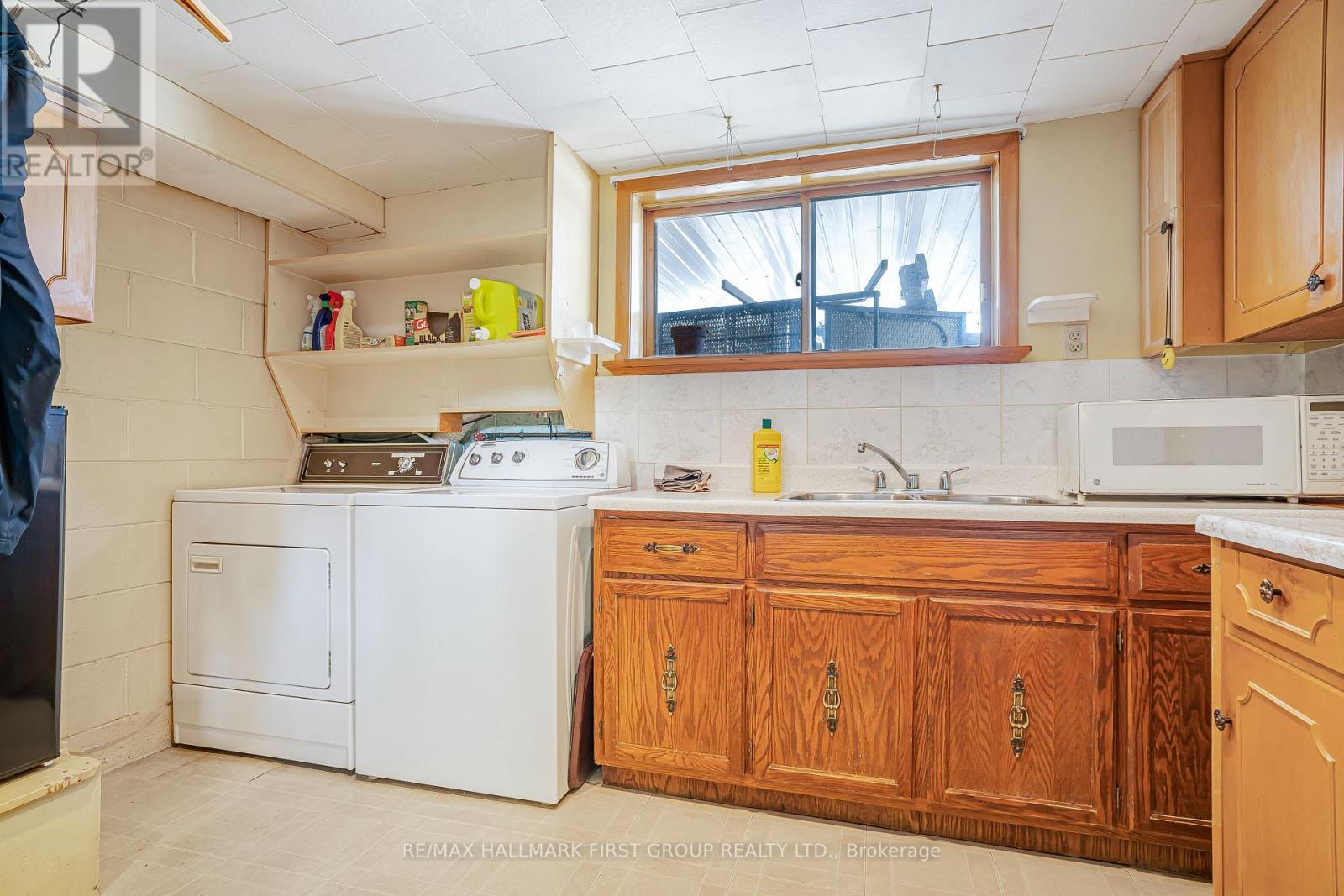2354 Cliff Road, Mississauga, ON - Indoor Photo Showing Laundry Room