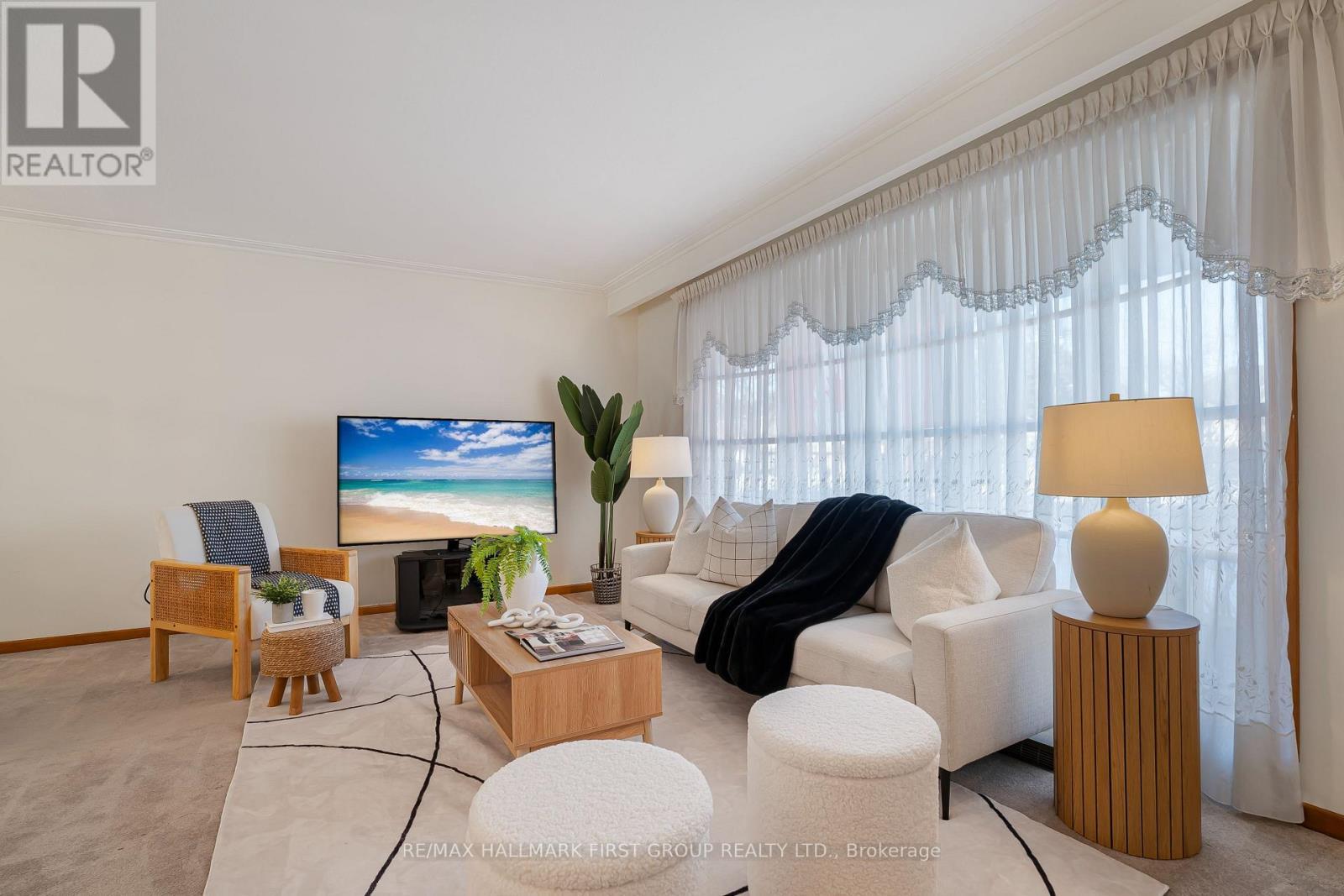 2354 Cliff Road, Mississauga, ON - Indoor Photo Showing Living Room