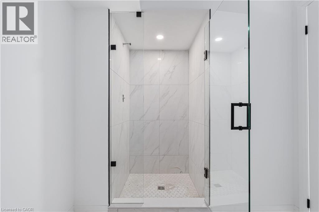 19 James Street, Georgetown, ON - Indoor Photo Showing Bathroom