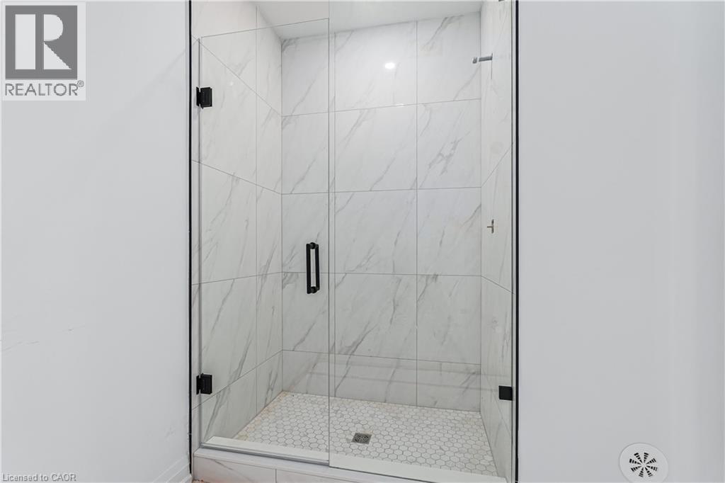 19 James Street, Georgetown, ON - Indoor Photo Showing Bathroom