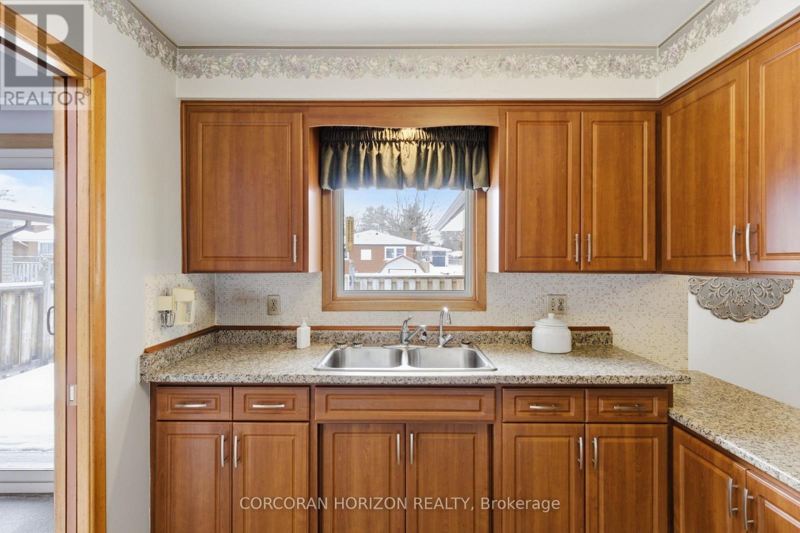 15 Confederation Drive, Kitchener, ON - Indoor Photo Showing Kitchen With Double Sink