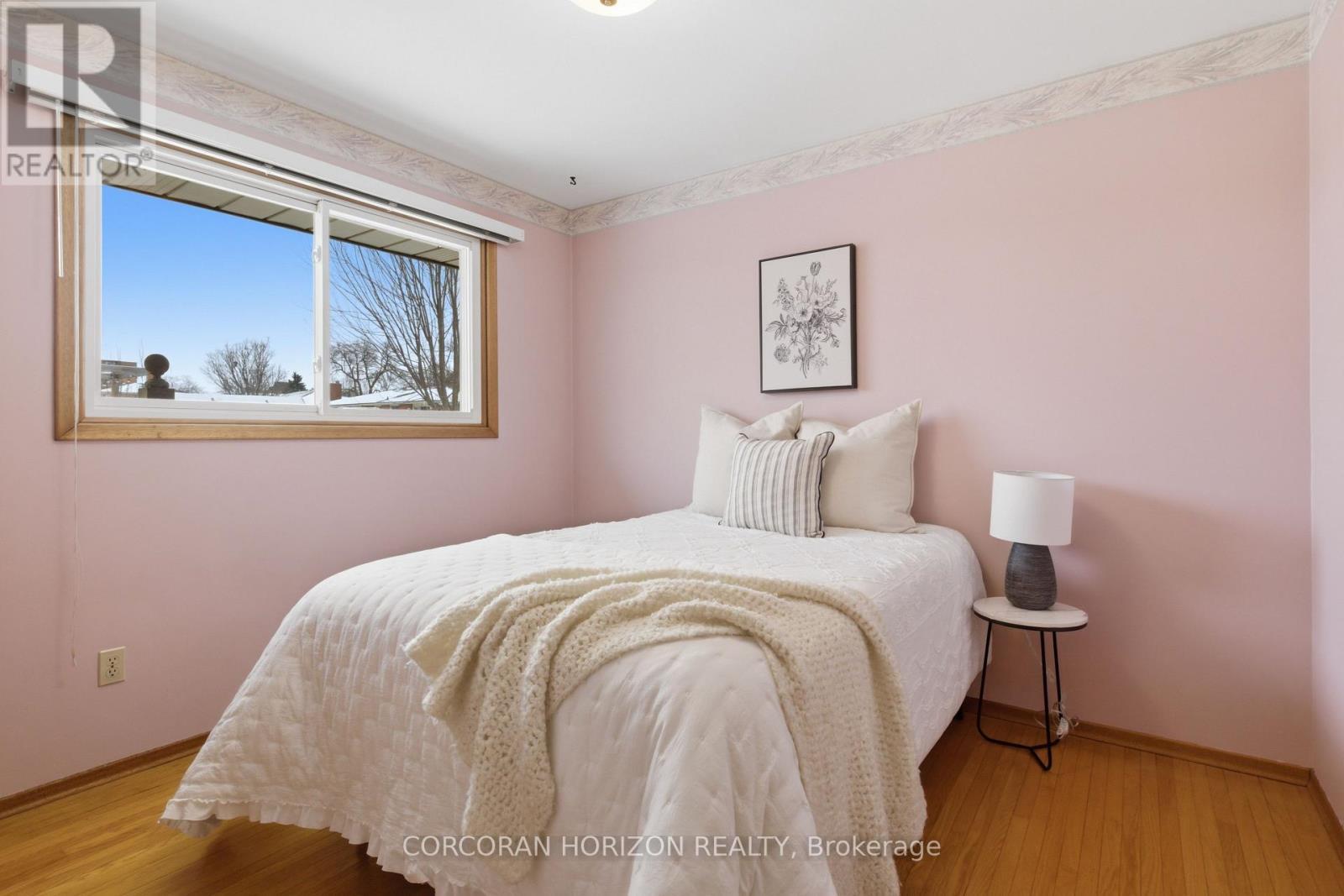 15 Confederation Drive, Kitchener, ON - Indoor Photo Showing Bedroom