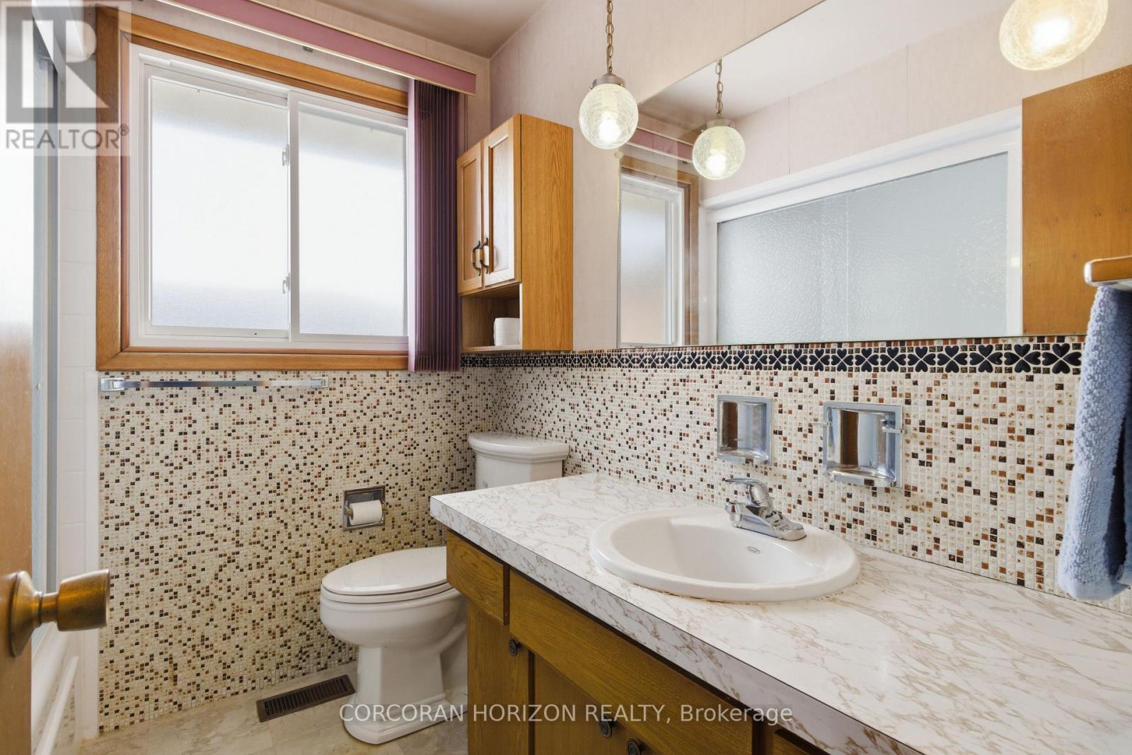 15 Confederation Drive, Kitchener, ON - Indoor Photo Showing Bathroom