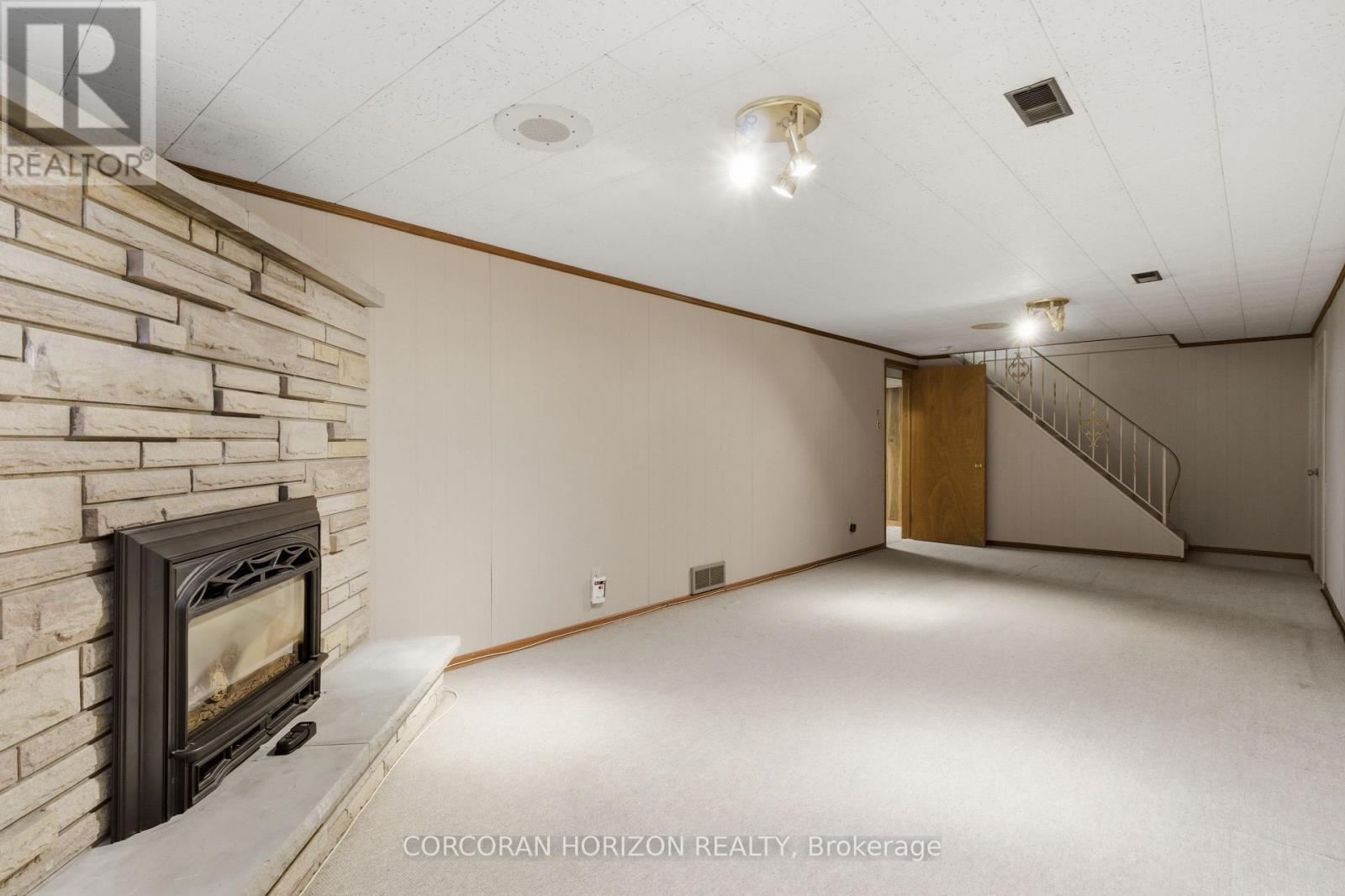 15 Confederation Drive, Kitchener, ON - Indoor With Fireplace