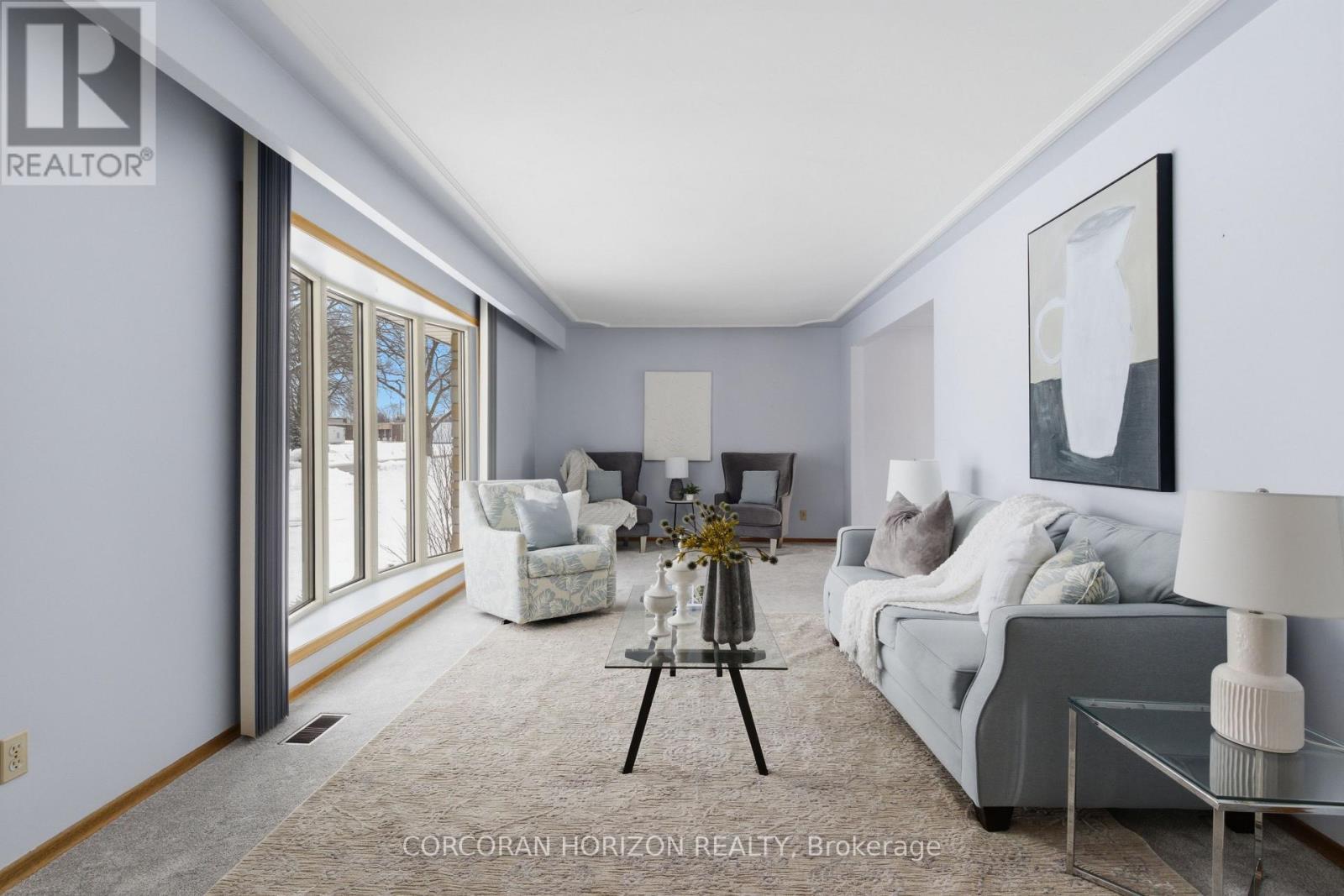 15 Confederation Drive, Kitchener, ON - Indoor Photo Showing Living Room