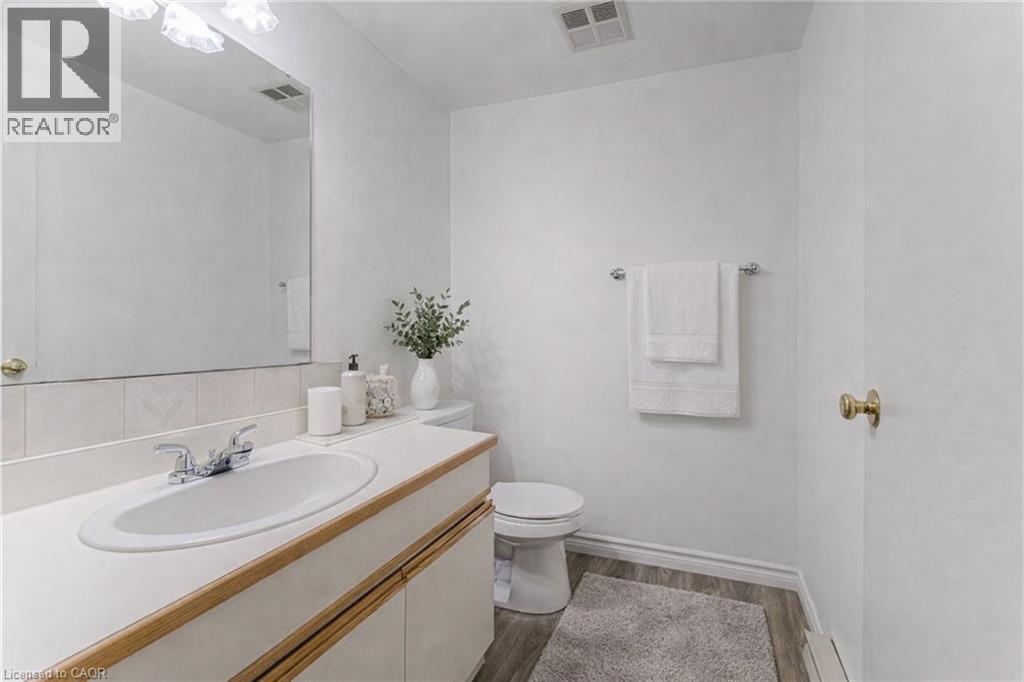24 Marilyn Drive Unit# 101, Guelph, ON - Indoor Photo Showing Bathroom