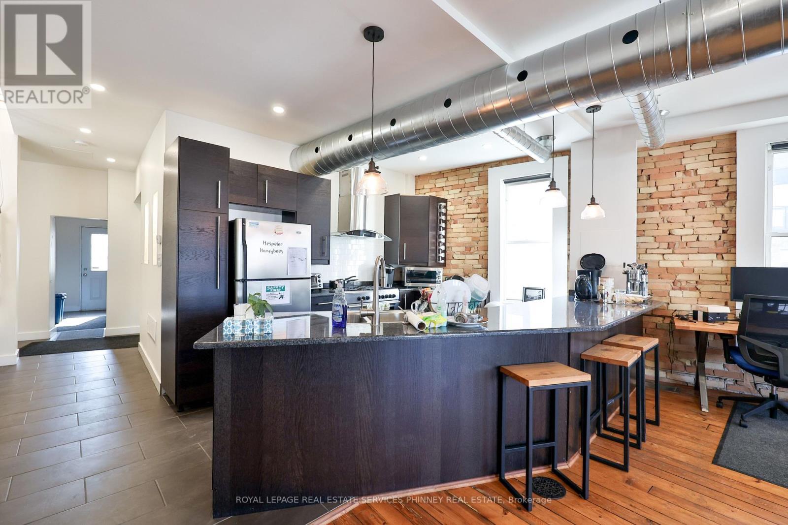 2 Queen Street E, Cambridge, ON