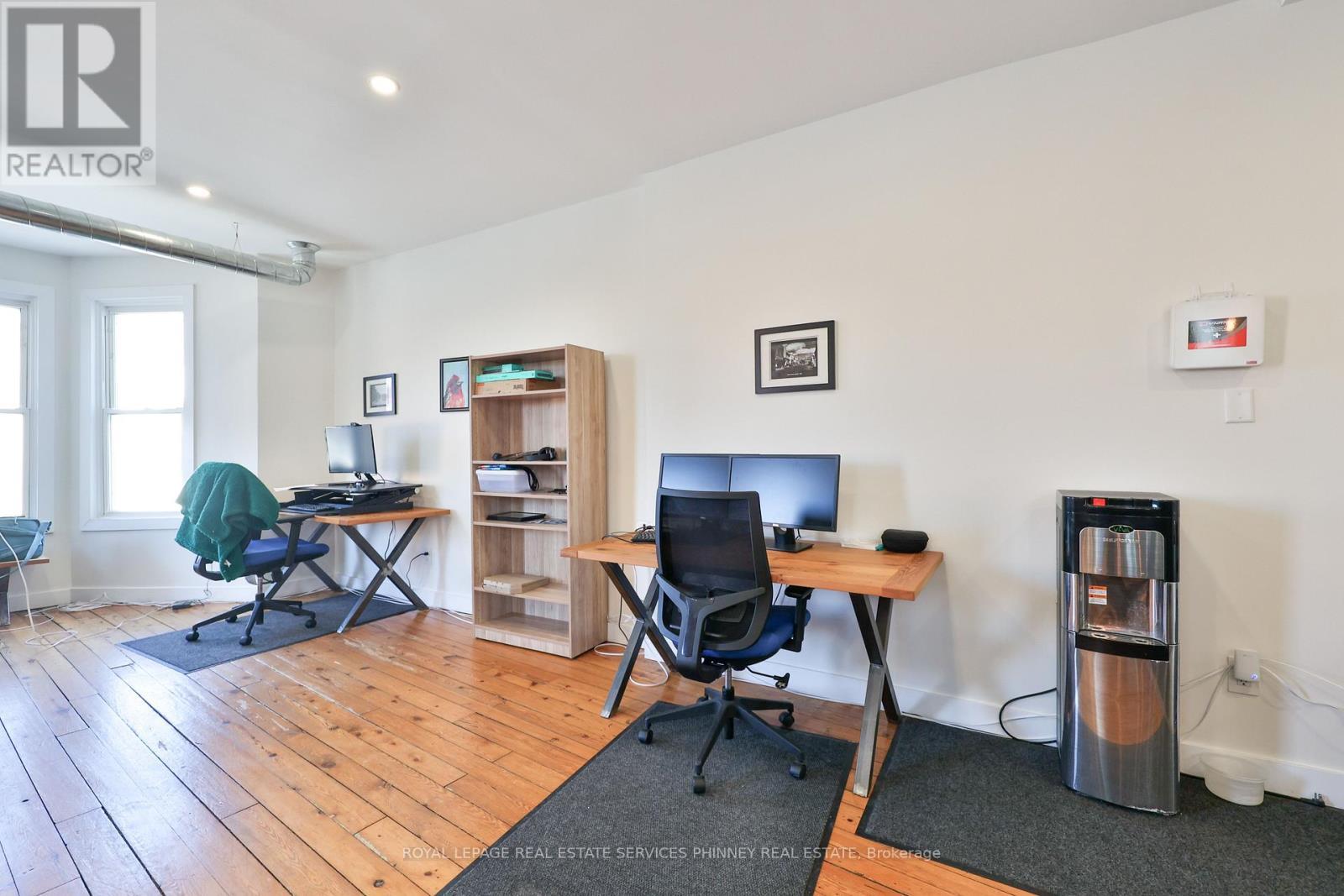 2 Queen Street E, Cambridge, ON