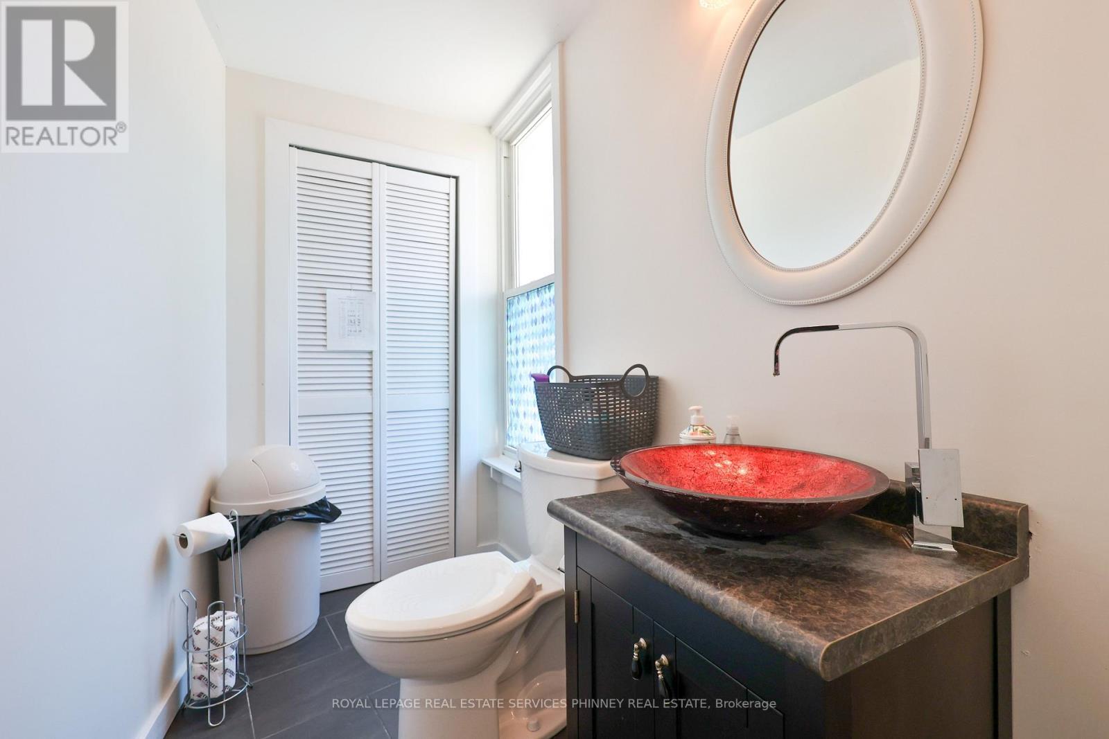 2 Queen Street E, Cambridge, ON