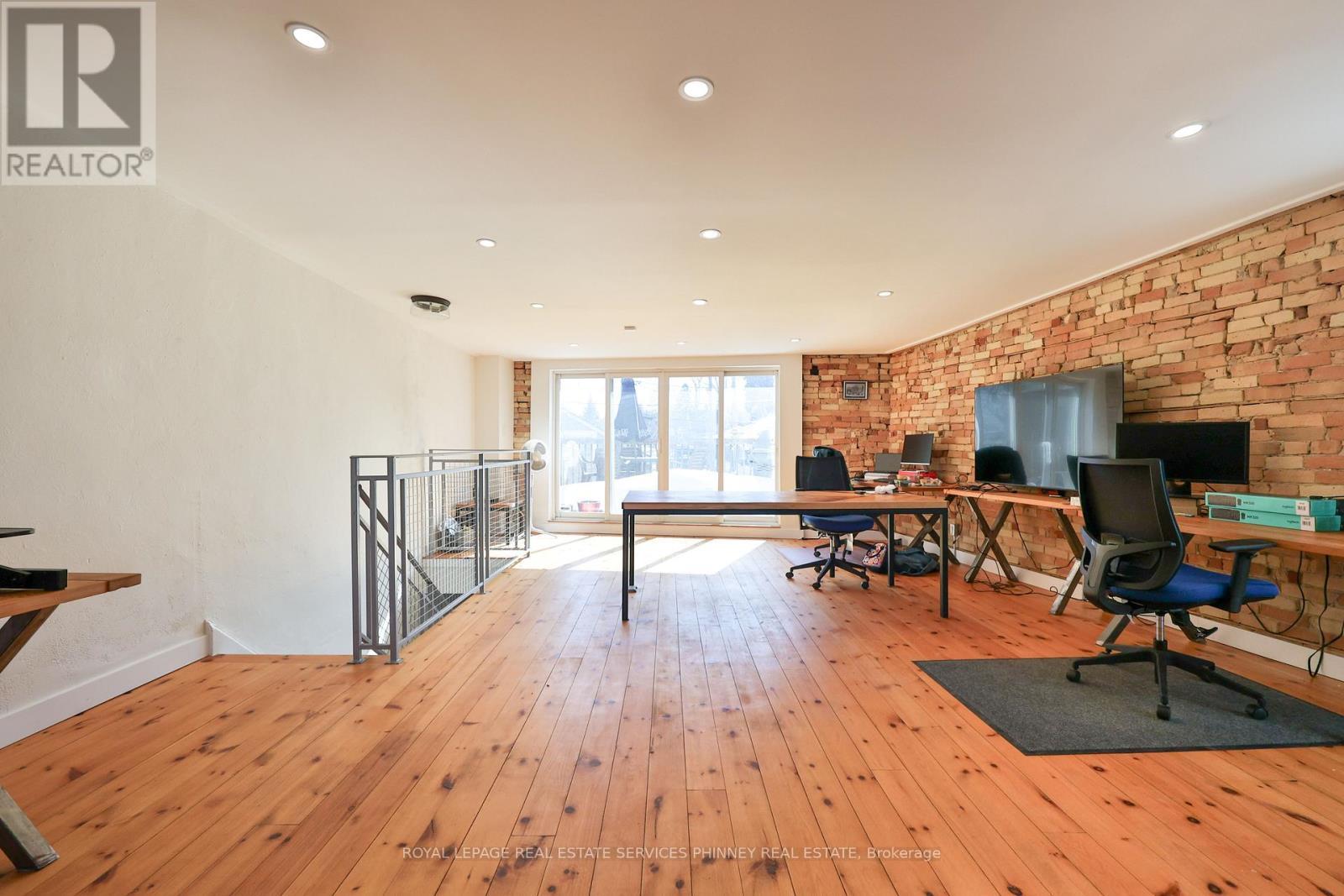 2 Queen Street E, Cambridge, ON