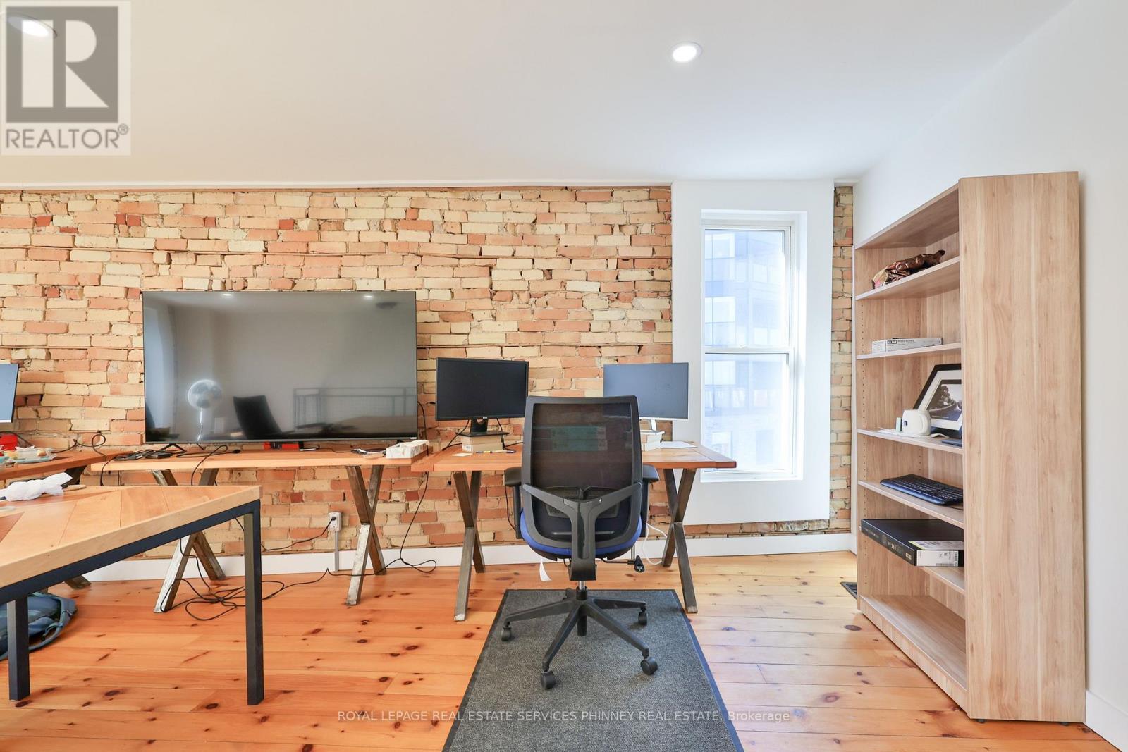 2 Queen Street E, Cambridge, ON