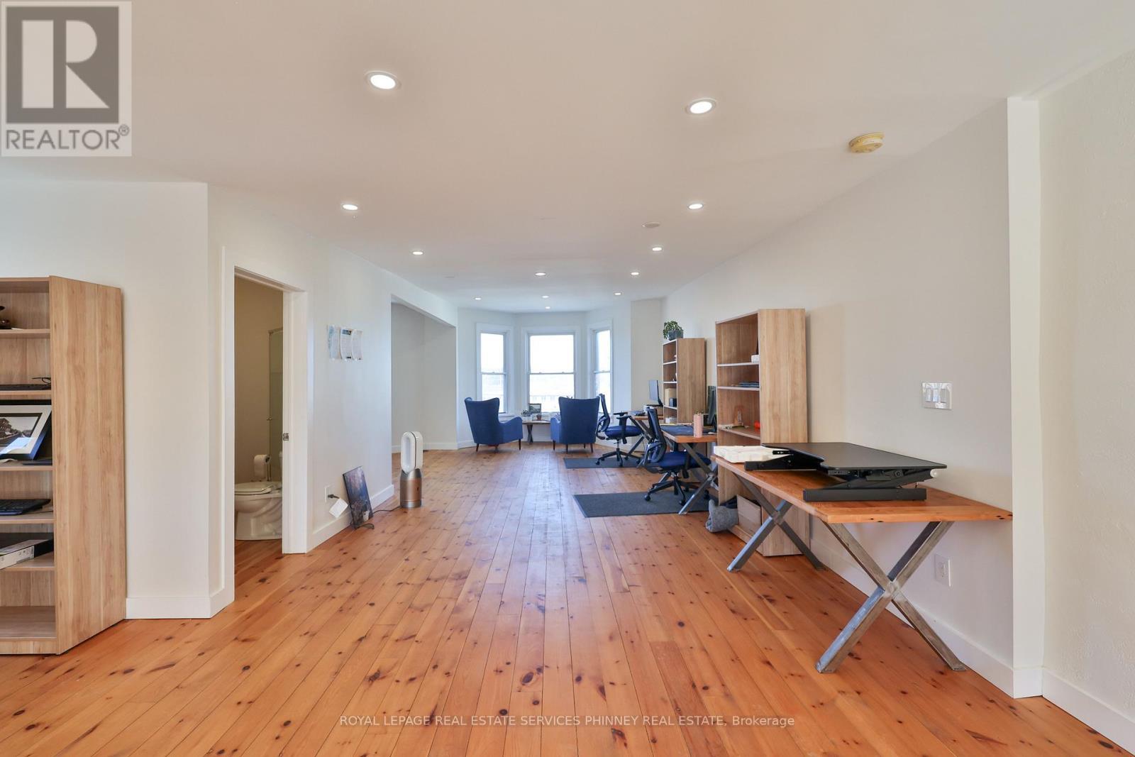 2 Queen Street E, Cambridge, ON