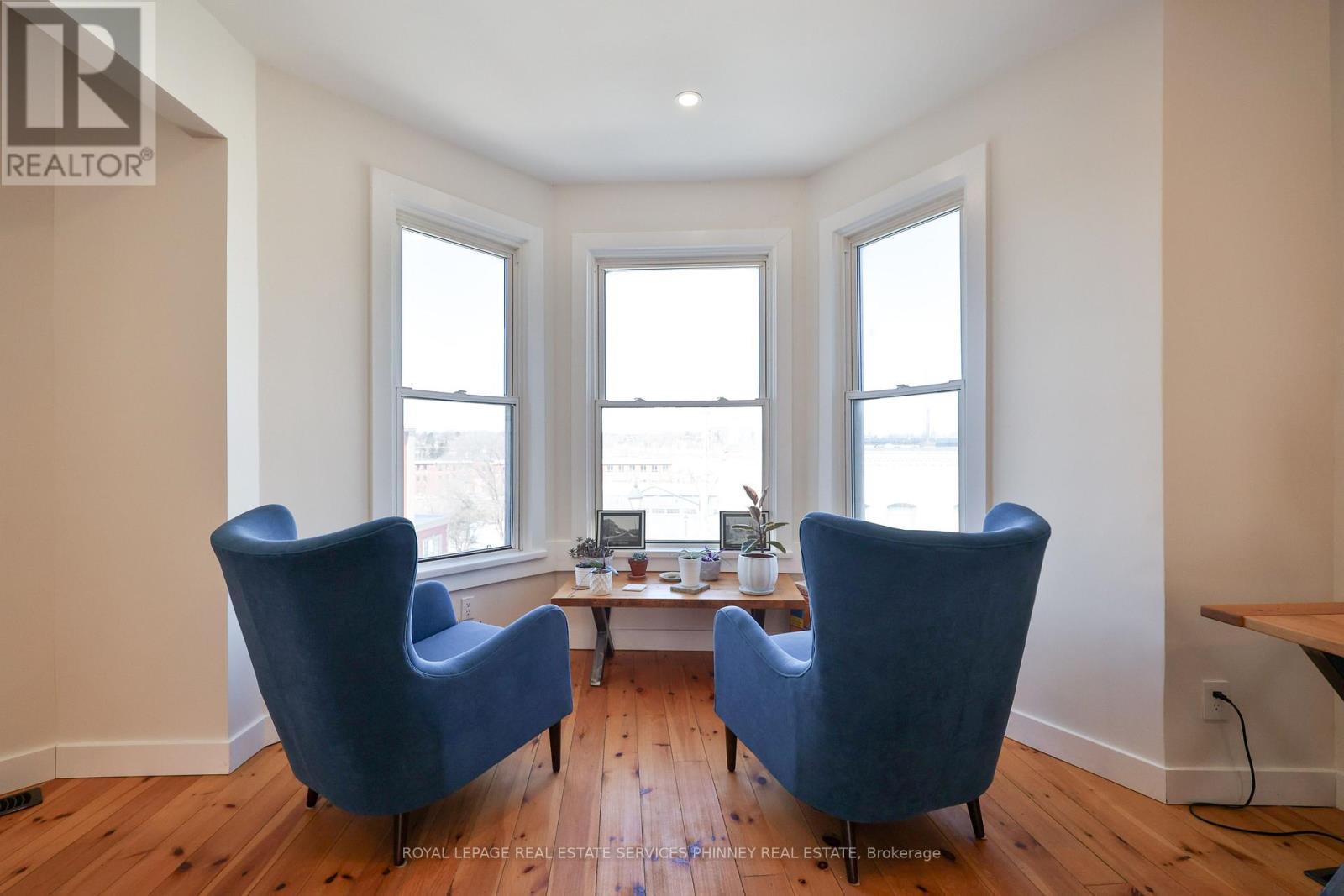 2 Queen Street E, Cambridge, ON