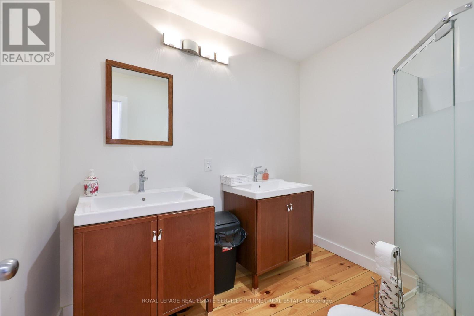 2 Queen Street E, Cambridge, ON