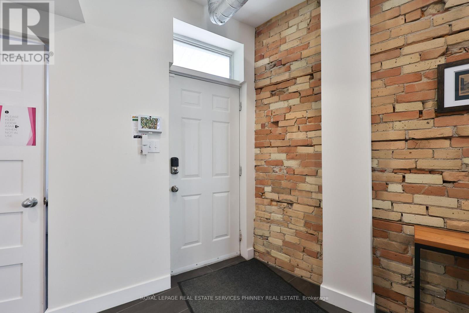 2 Queen Street E, Cambridge, ON