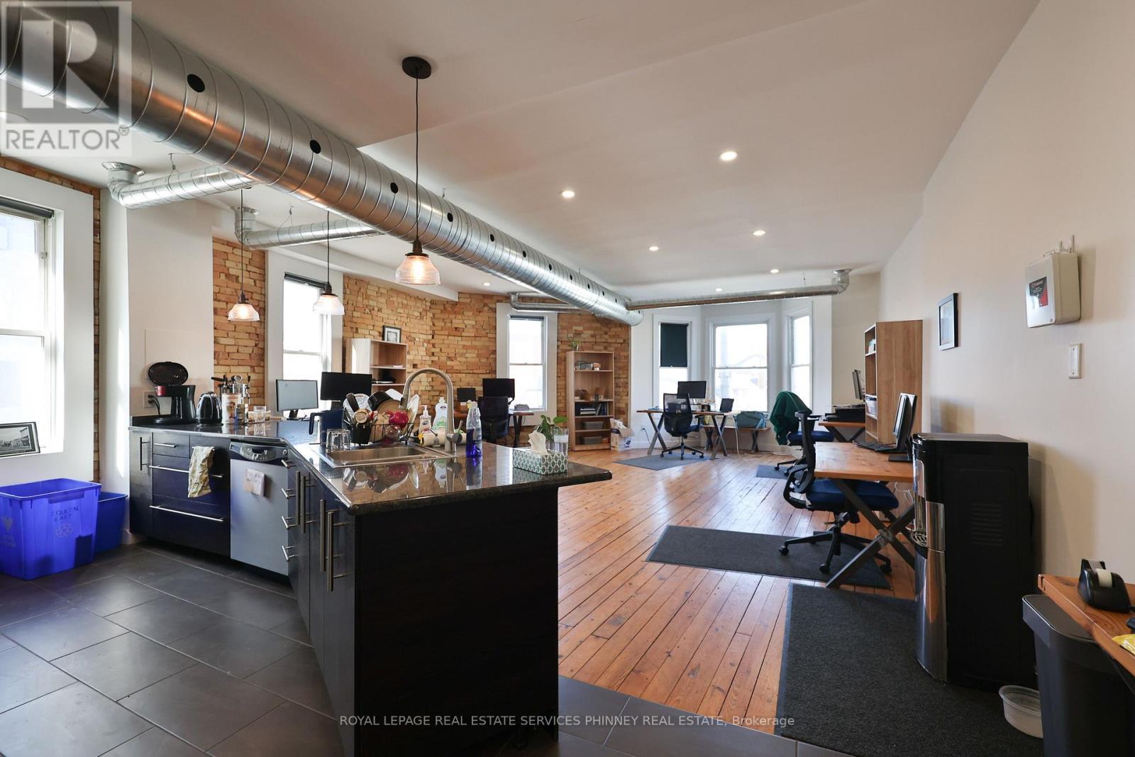 2 Queen Street E, Cambridge, ON