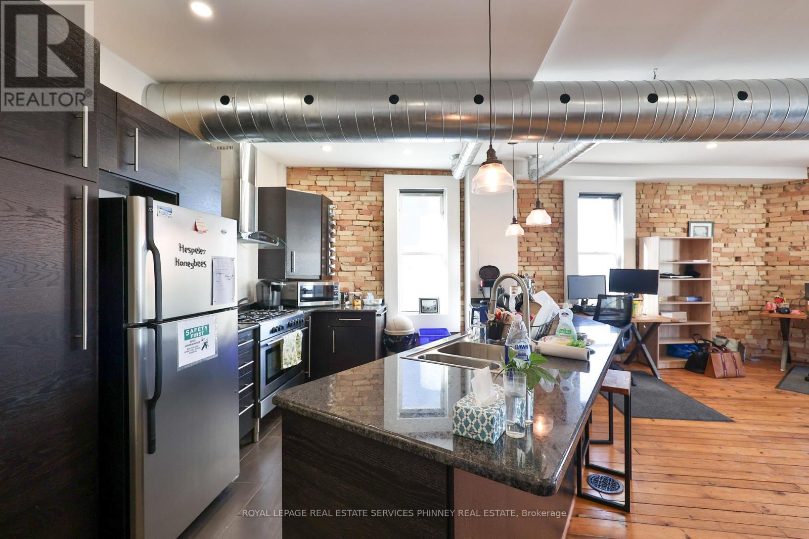 2 Queen Street E, Cambridge, ON