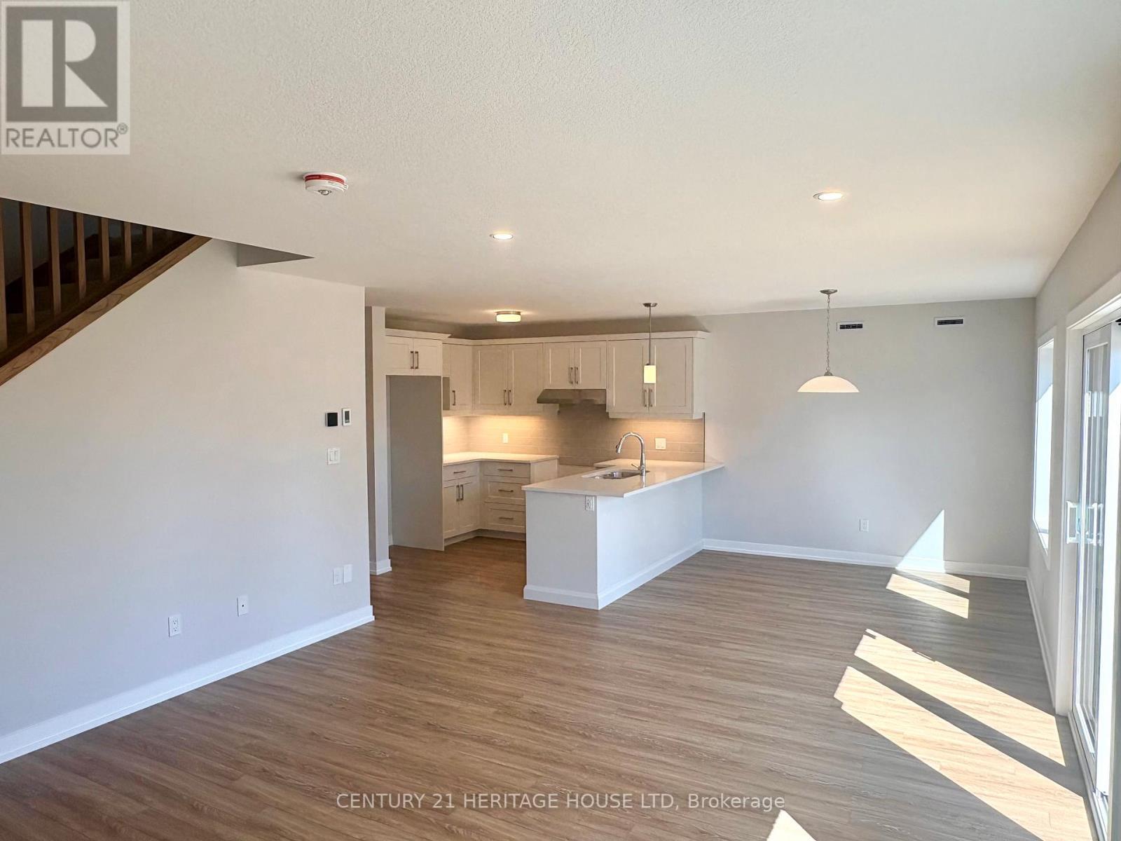 115 Styles Drive, St. Thomas, ON - Indoor Photo Showing Kitchen