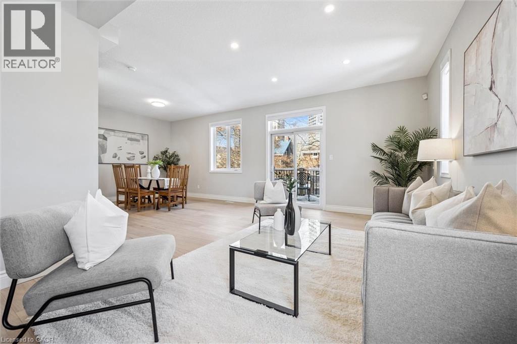 162 Esson Street, Waterloo, ON - Indoor Photo Showing Living Room