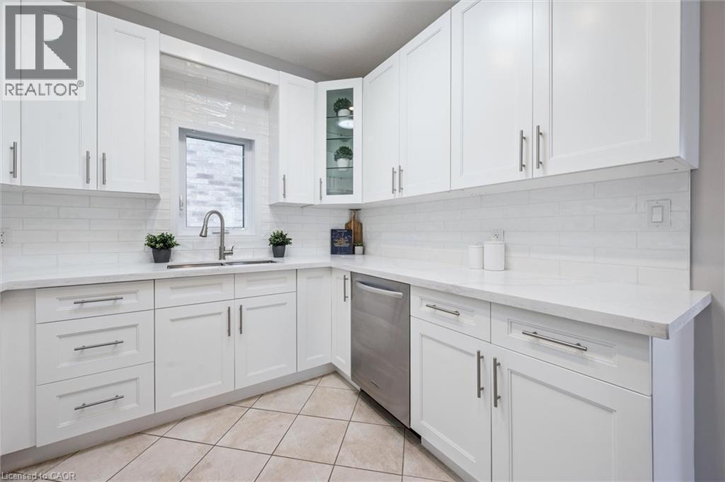 162 Esson Street, Waterloo, ON - Indoor Photo Showing Kitchen