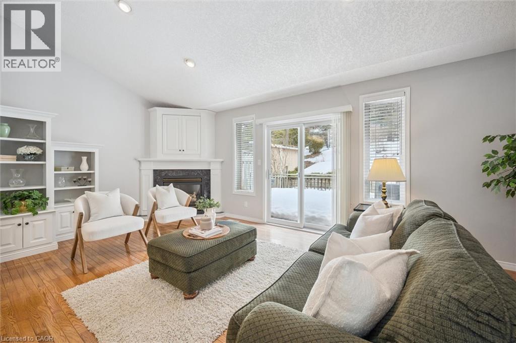 656 Inglis Falls Place, Waterloo, ON - Indoor Photo Showing Living Room