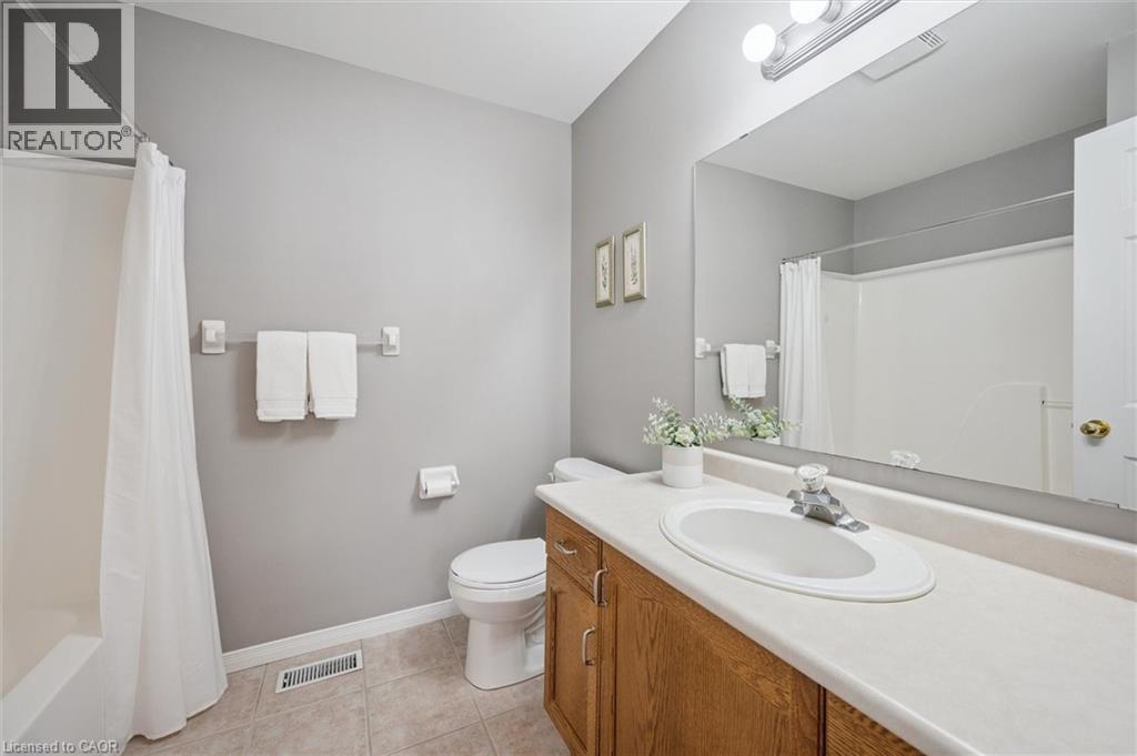 656 Inglis Falls Place, Waterloo, ON - Indoor Photo Showing Bathroom