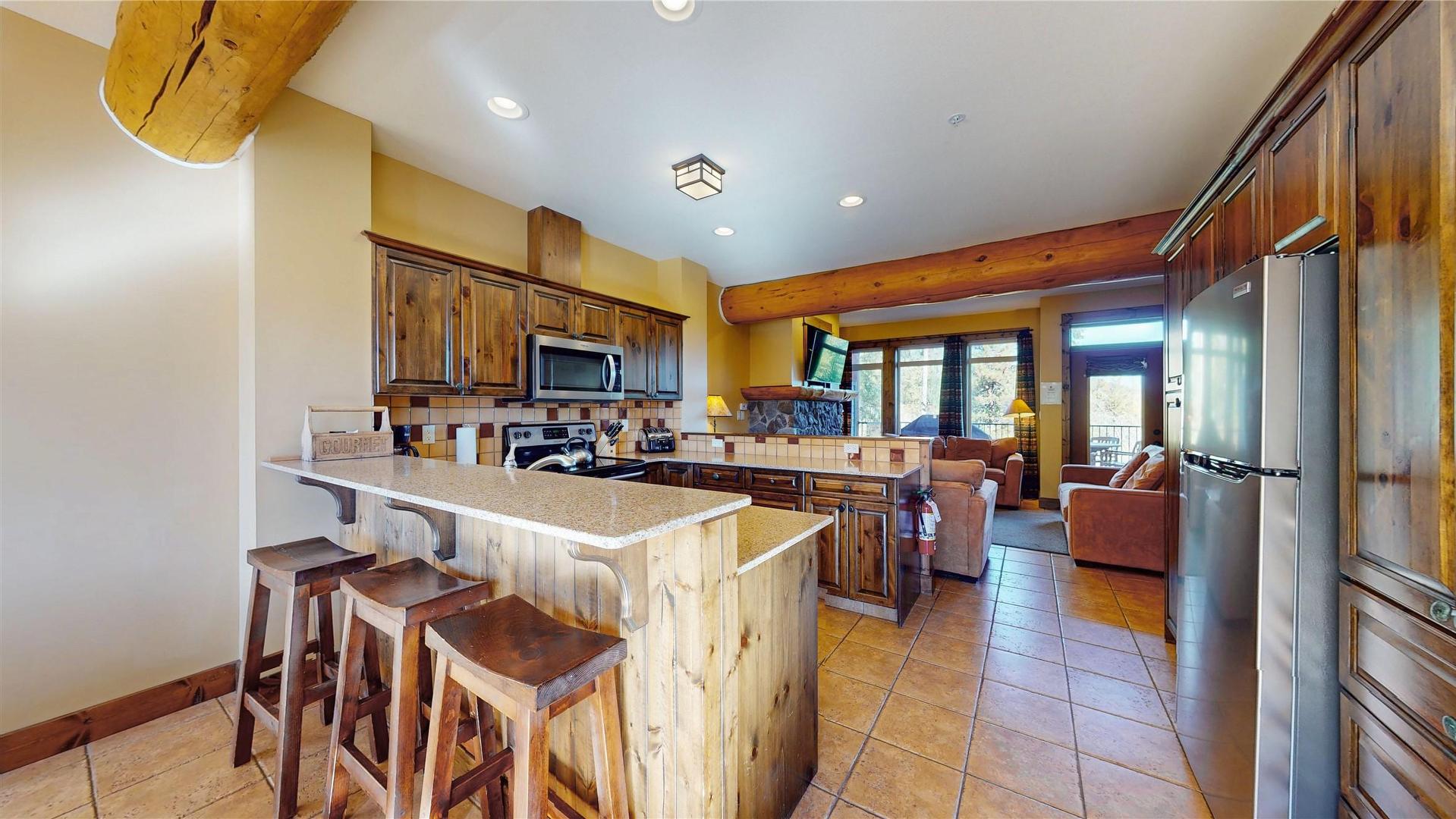 J2-D-1351 Gerry Sorensen Way, Kimberley, BC - Indoor Photo Showing Kitchen