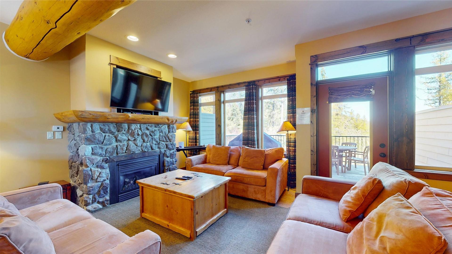 J2-D-1351 Gerry Sorensen Way, Kimberley, BC - Indoor Photo Showing Living Room With Fireplace