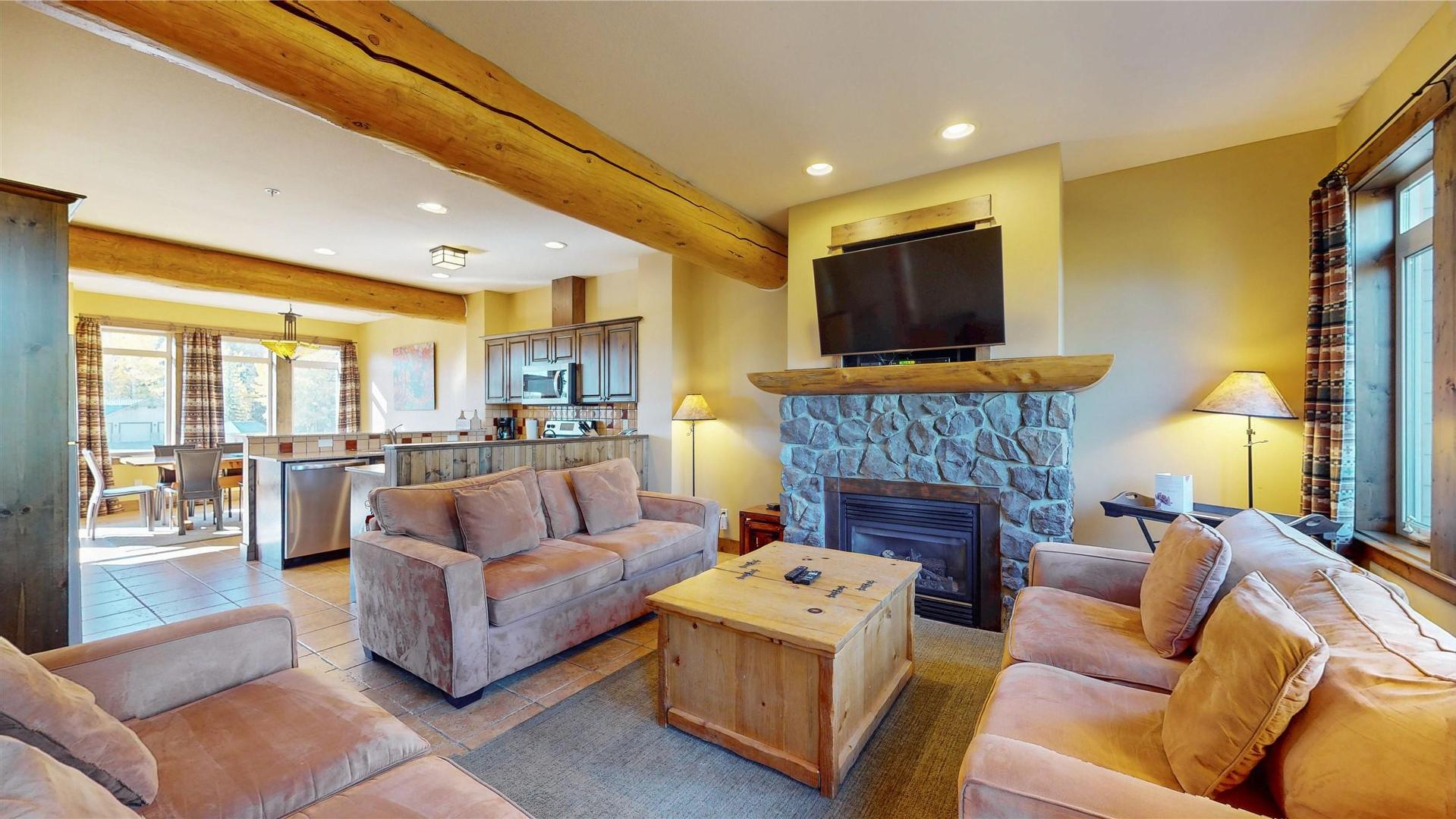J2-D-1351 Gerry Sorensen Way, Kimberley, BC - Indoor Photo Showing Living Room With Fireplace
