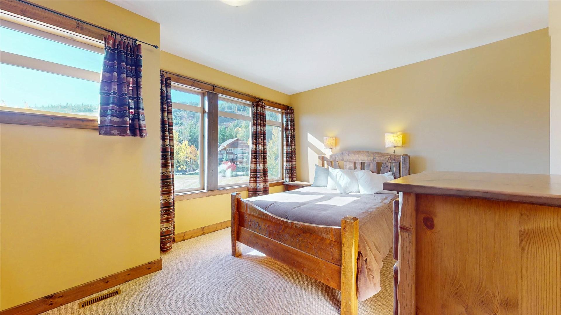 J2-D-1351 Gerry Sorensen Way, Kimberley, BC - Indoor Photo Showing Bedroom