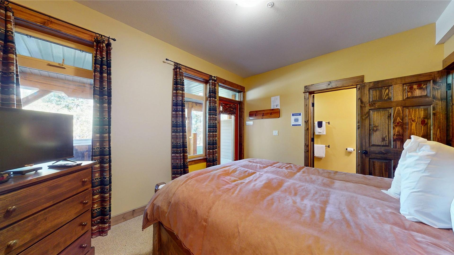 J2-D-1351 Gerry Sorensen Way, Kimberley, BC - Indoor Photo Showing Bedroom